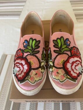 Dirty Laundry Pink Floral Embroidered Slip-On Mules